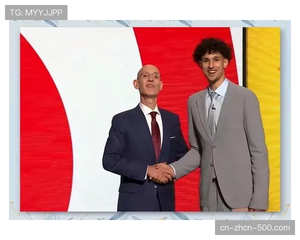 选秀大会现场：球队代表与选中新秀进行首次交流